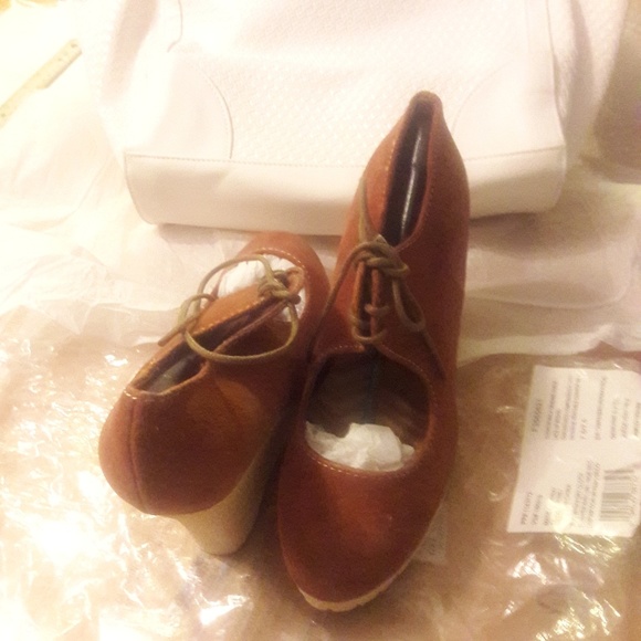 Cushion Walk genuine suede lace up wedge - Picture 6 of 8